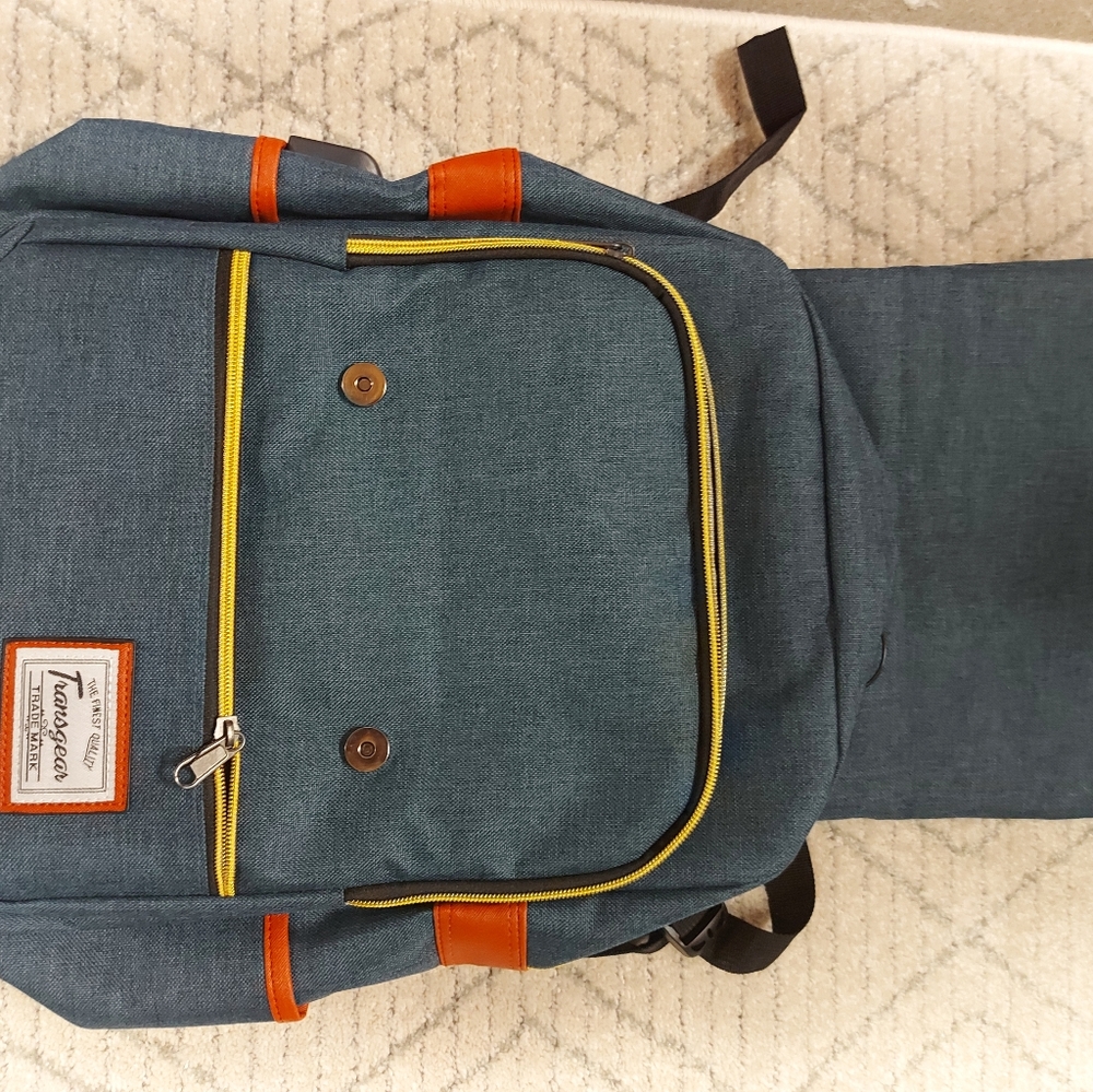 Women's Backpack - Picture 6 of 8